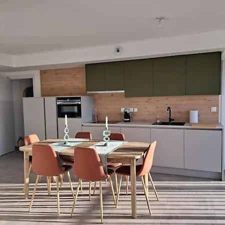 2 Ch Appt 63m² 4/6p. + Piscine 4 Mn & Centre Apartment